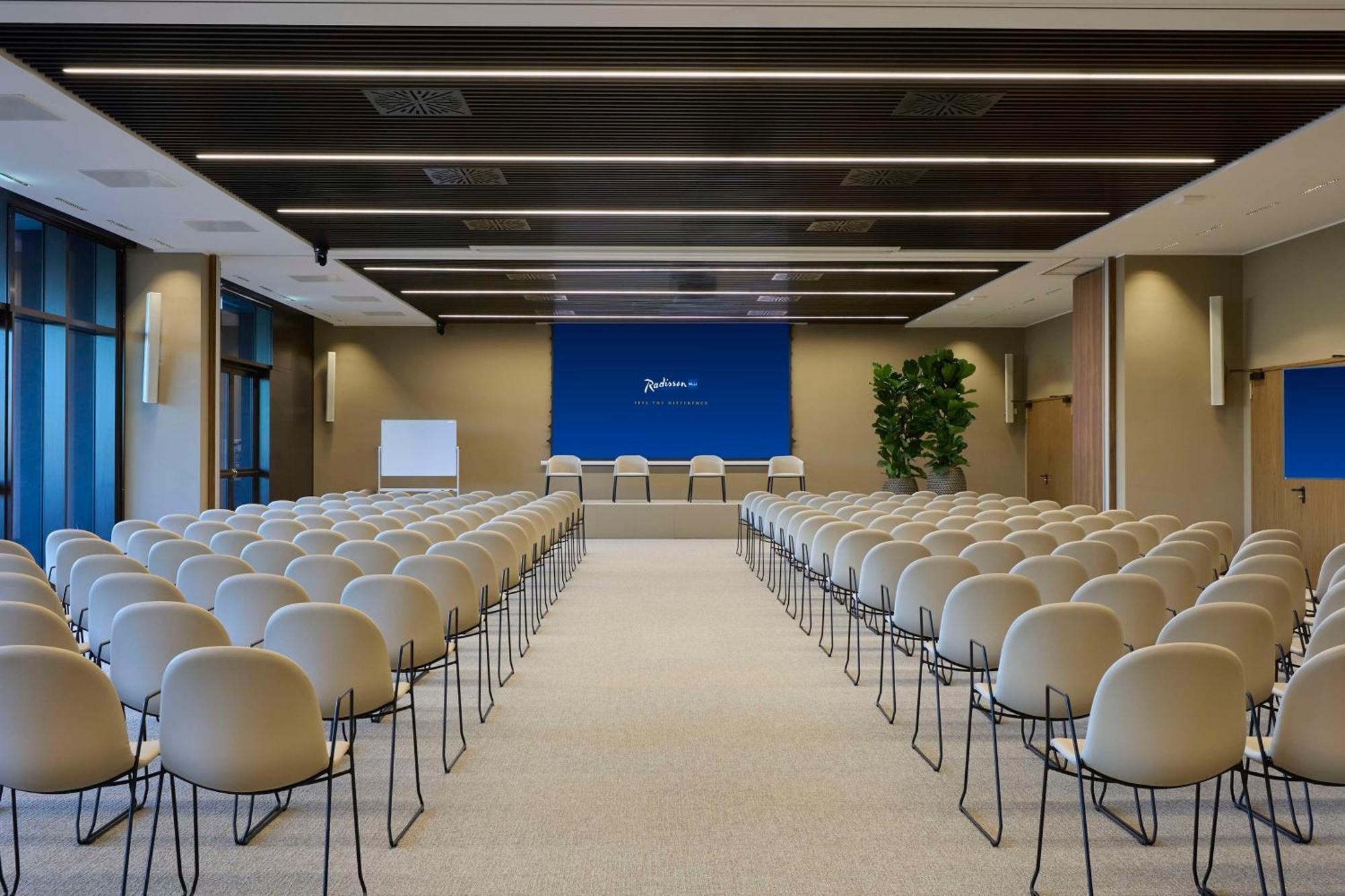 Radisson Blu Hotel, Bergamo Choruslife エクステリア 写真